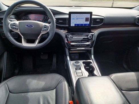 Used 2022 Ford Explorer Limited w/ Equipment Group 301A image 29