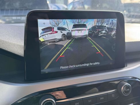 Used 2022 Ford Escape SE w/ SE Sport Appearance Package image 24