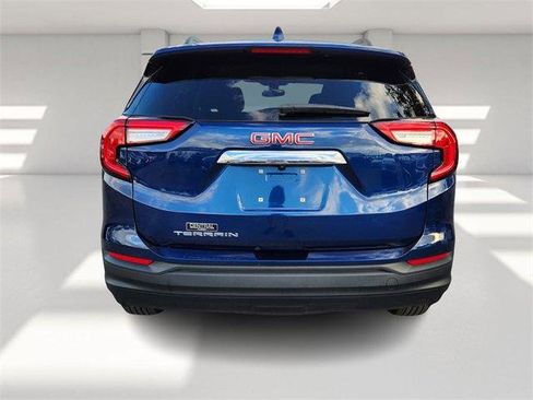 Certified 2022 GMC Terrain SLE w/ Driver Convenience Package image 4