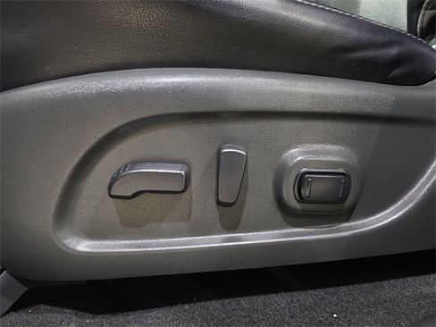 Used 2020 Nissan Pathfinder SL image 12