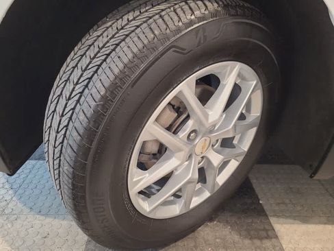 Used 2023 Chevrolet Equinox LS w/ LS Convenience Package AWD/4WD image 8