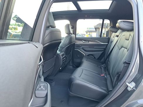 New 2025 Jeep Grand Cherokee Limited w/ Luxury Tech Group II AWD/4WD image 13