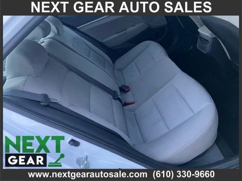 Used 2017 Hyundai Elantra SE image 9