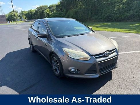 Used 2014 Ford Focus SE w/ SE Sport Package FWD image 3