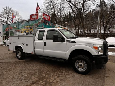Used 2016 Ford F250 XL w/ FX4 Off-Road Package image 2