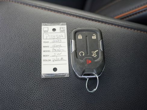 Used 2023 GMC Acadia AT4 w/ Technology Package image 40