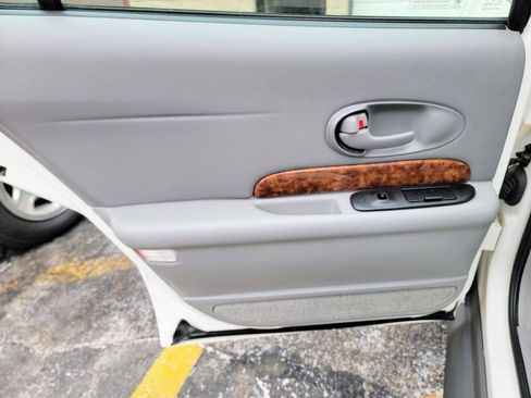 Used 2002 Buick Le Sabre Limited w/ Driver Confidence Pkg image 36