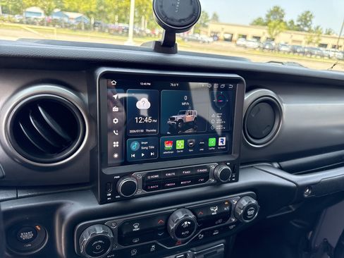 Used 2021 Jeep Gladiator Sport AWD/4WD image 26