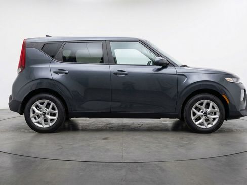 Used 2025 Kia Soul LX w/ LX Technology Package image 11