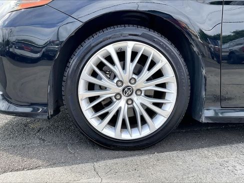 Used 2018 Toyota Camry Hybrid FWD image 8
