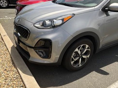 Used 2022 Kia Sportage LX FWD image 2