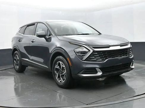 Used 2025 Kia Sportage LX image 2