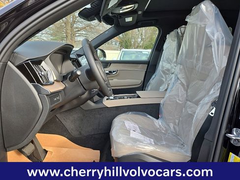 New 2026 Volvo XC90 T8 Plus w/ Protection Package Premier image 10