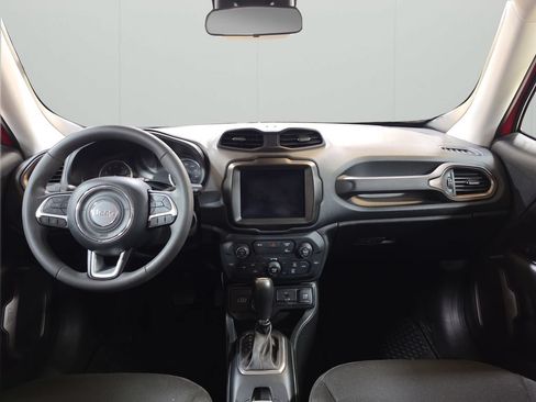 Used 2023 Jeep Renegade Latitude AWD/4WD image 17