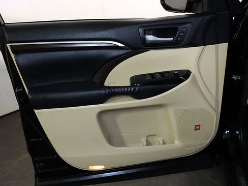 Used 2015 Toyota Highlander Limited image 26