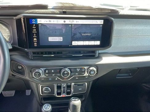 Used 2024 Jeep Wrangler Unlimited w/ Convenience Group image 16