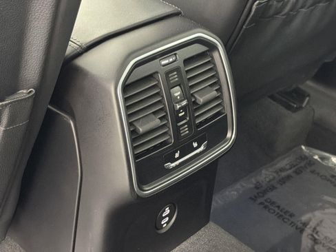 Used 2022 Porsche Macan image 28