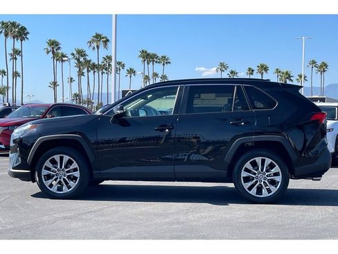 Used 2023 Toyota RAV4 XLE Premium FWD image 3