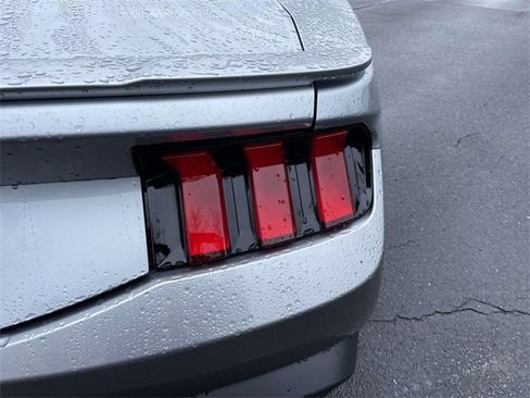 Used 2025 Ford Mustang GT Premium image 31