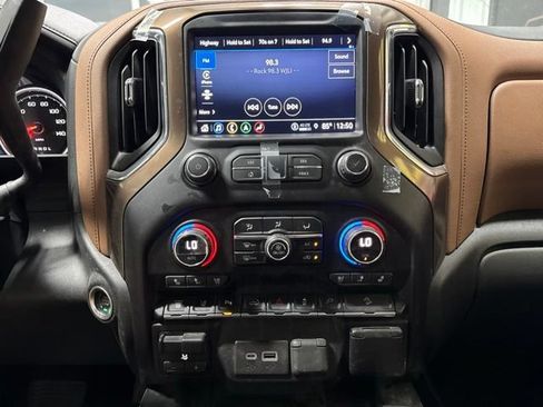 Used 2022 Chevrolet Silverado 2500 High Country w/ LPO, Hitch Package AWD/4WD image 10