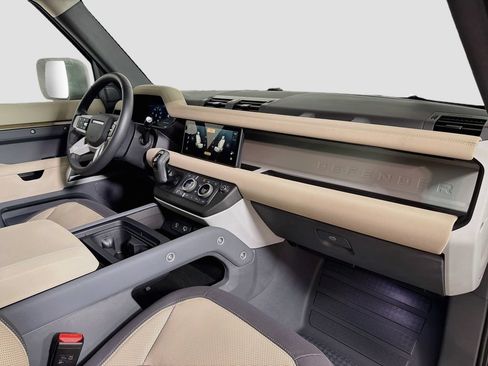 Certified 2023 Land Rover Defender 110 X-Dynamic SE AWD/4WD image 32