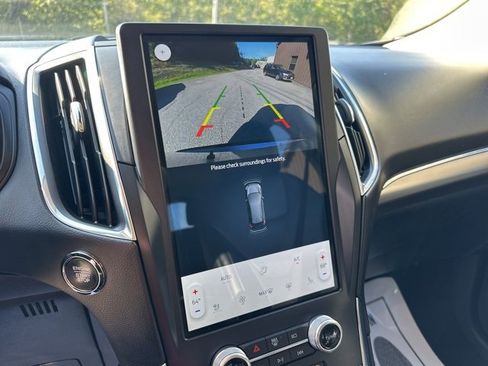 Used 2022 Ford Edge Titanium image 16