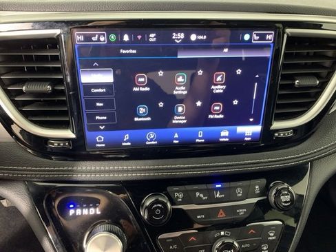 Used 2024 Chrysler Pacifica Touring-L w/ Uconnect Theater Family Group image 26