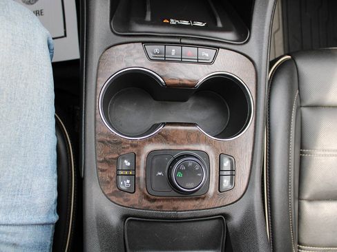 Used 2023 GMC Acadia Denali w/ Denali Ultimate Package AWD/4WD image 25