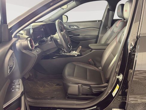Used 2025 Chevrolet Trax RS FWD image 5