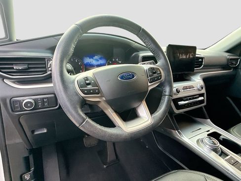 Used 2020 Ford Explorer XLT w/ Equipment Group 202A RWD image 12