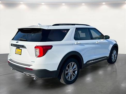 Used 2020 Ford Explorer XLT w/ Equipment Group 202A AWD/4WD image 3