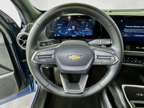 Used 2026 Chevrolet Equinox LT w/ Convenience Package II FWD image 9