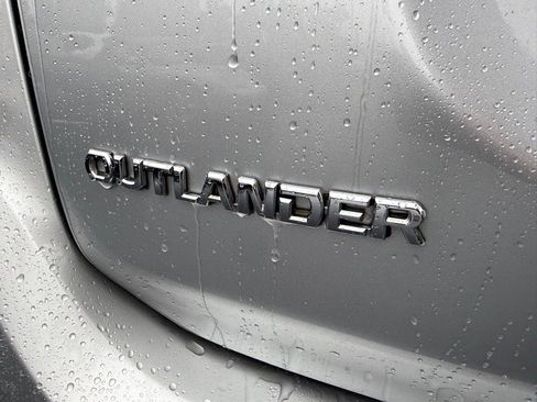 Used 2020 Mitsubishi Outlander SE image 4
