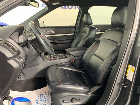 Used 2019 Ford Explorer XLT w/ Equipment Group 202A FWD image 15