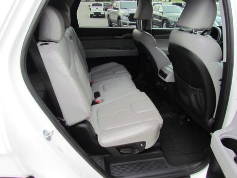 Used 2022 Hyundai Palisade SEL w/ 8P Bench Seat Package FWD image 17