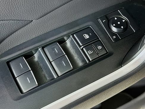 Used 2025 Toyota RAV4 XLE AWD/4WD image 18