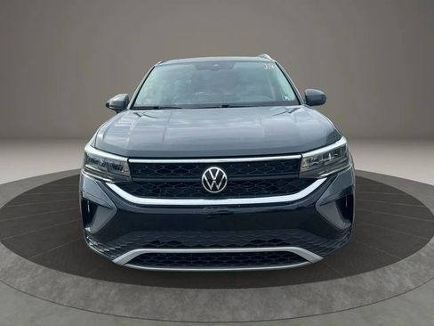 Used 2022 Volkswagen Taos SE AWD/4WD image 2