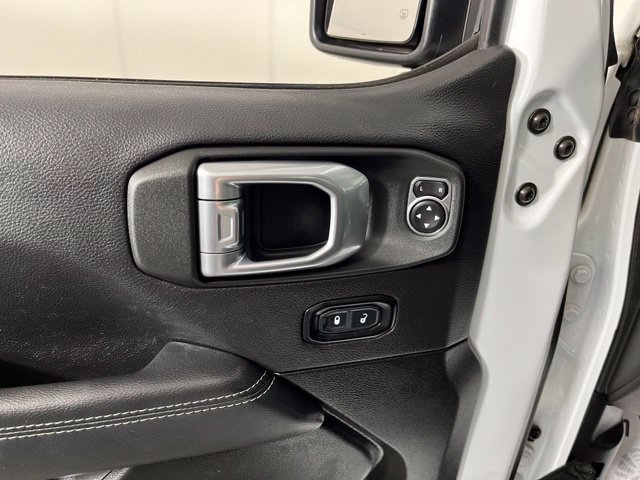 Used 2022 Jeep Wrangler Unlimited Sahara w/ Cold Weather Group AWD/4WD image 16
