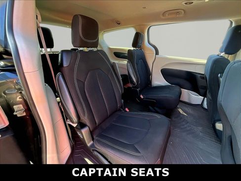 Used 2023 Chrysler Voyager LX FWD image 3