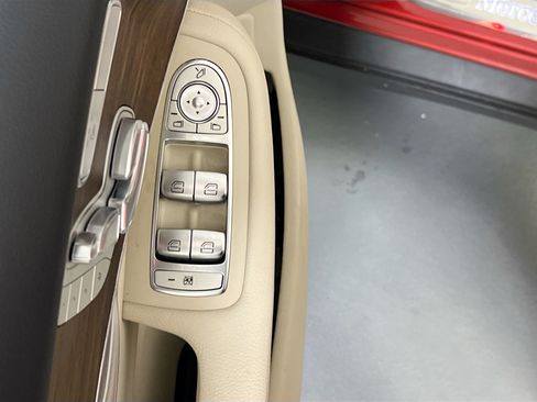 Used 2021 Mercedes-Benz GLC 300 4MATIC w/ Premium Package image 17
