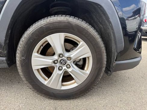 Used 2019 Toyota RAV4 XLE w/ Convenience Package AWD/4WD image 8
