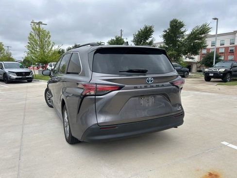 Used 2021 Toyota Sienna LE FWD image 5