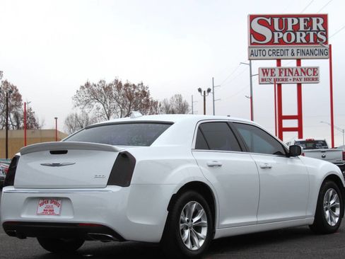 Used 2016 Chrysler 300 Limited image 4