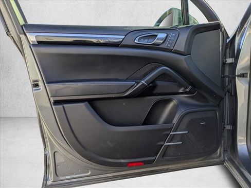 Used 2017 Porsche Cayenne Turbo image 12