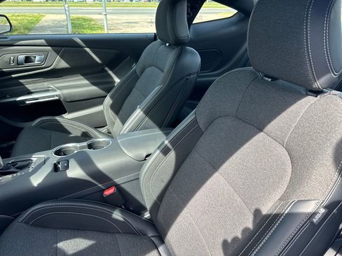 Used 2025 Ford Mustang Coupe RWD image 9