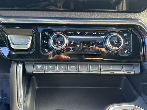 Used 2025 GMC Sierra 3500 Denali w/ Denali Reserve Package image 17