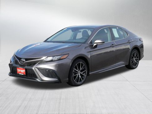Certified 2024 Toyota Camry SE image 3