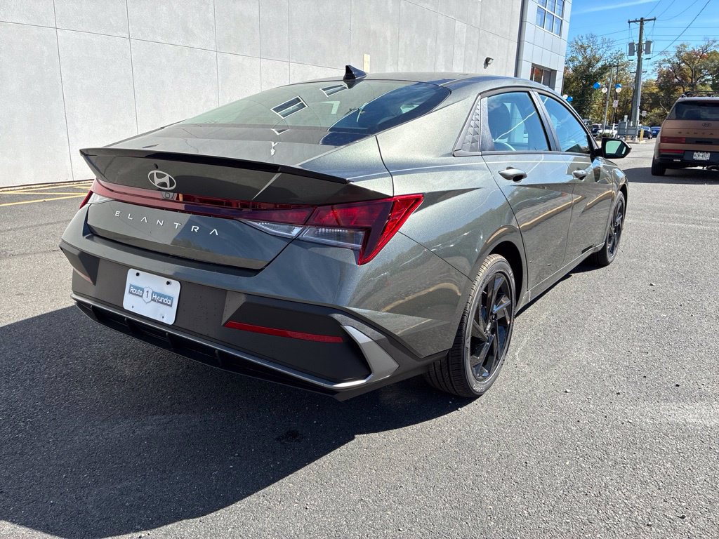 New 2026 Hyundai Elantra SEL Sport FWD image 7