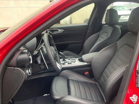 Used 2025 Alfa Romeo Giulia AWD w/ Driving Assist Package image 15