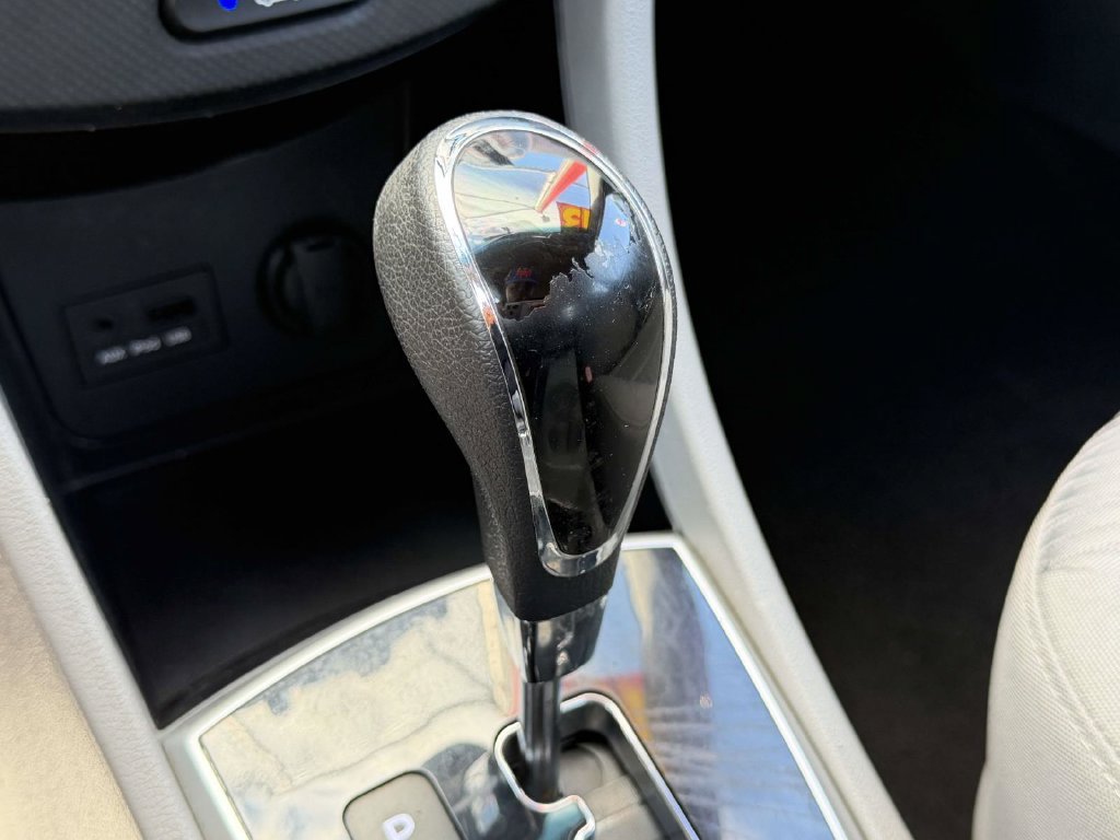Used 2013 Hyundai Accent GLS w/ Premium Pkg FWD image 36